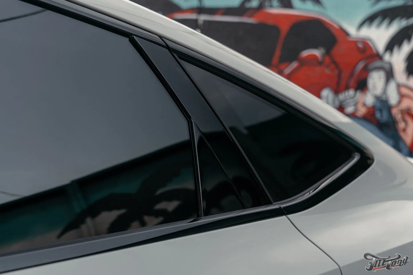 Оклеили Audi e-tron S глянцевым полиуретаном и сделали фирменный Шиномонтаж на вибростенде
